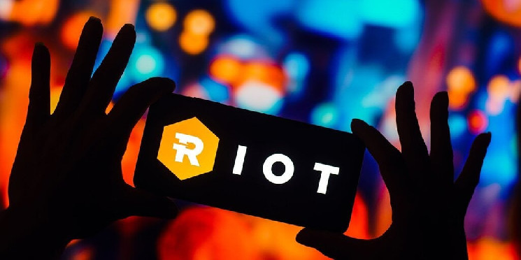 ۳. ماینرهای بیت‌کوین و هوش مصنوعی؛ Riot به دنبال مدل‌های جدید کسب درآمد